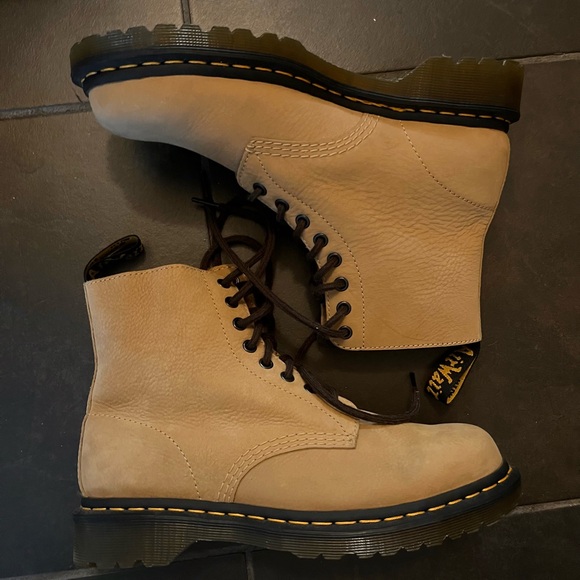 New Pascal Dr. Marten 9W / 8M Doc Martens - Picture 3 of 7